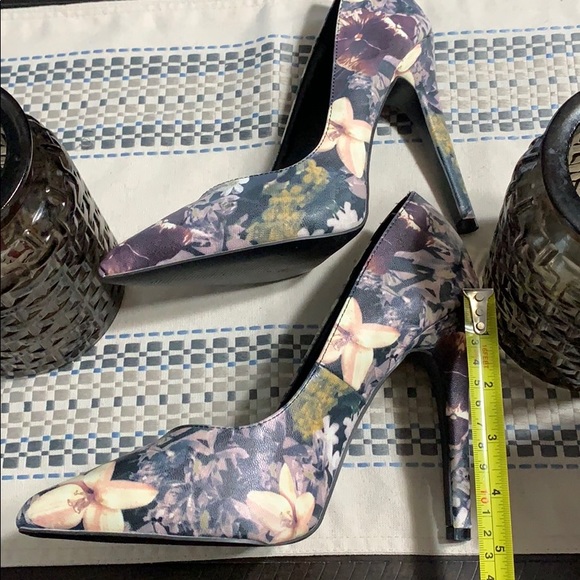 Floral Charlotte Russe Heels - Picture 4 of 4